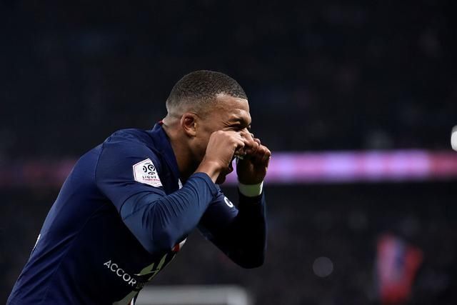 Dijon FCO ukončil šest přímých vítězství Paříž Saint Germain